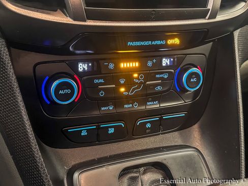 Used 2019 Ford Transit Connect XL image 16