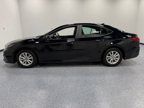 Used 2025 Toyota Camry LE FWD image 8