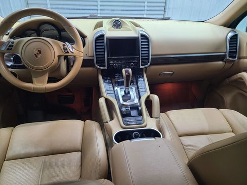 Used 2013 Porsche Cayenne Diesel AWD/4WD image 2