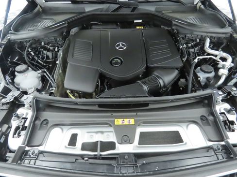 Certified 2025 Mercedes-Benz GLC 300 image 29