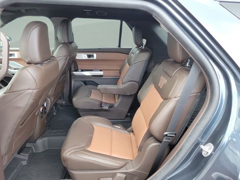 Used 2023 Ford Explorer King Ranch w/ Premium Technology Package AWD/4WD image 13