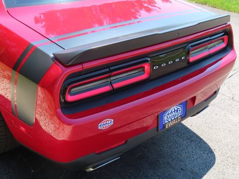 Used 2016 Dodge Challenger R/T Scat Pack w/ Leather Interior Group RWD image 23