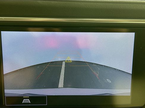 Used 2023 Buick Enclave Essence image 23