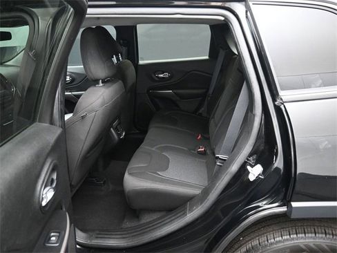 Used 2019 Jeep Cherokee Latitude w/ Cold Weather Group image 26