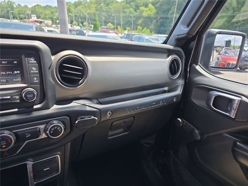 Used 2018 Jeep Wrangler Unlimited Sport AWD/4WD image 23