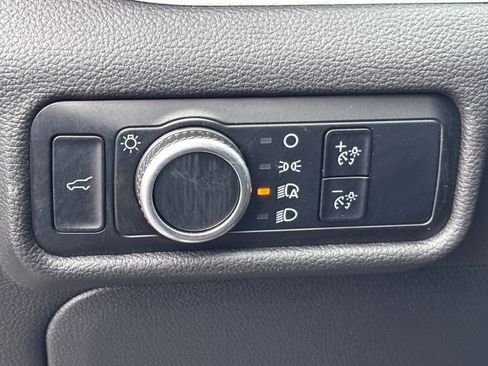 Used 2023 Ford Explorer XLT AWD/4WD image 23