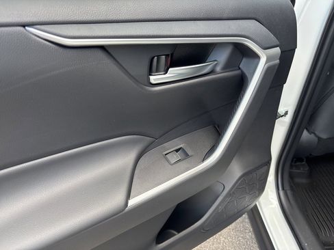 Used 2025 Toyota RAV4 XLE w/ Convenience Package image 7