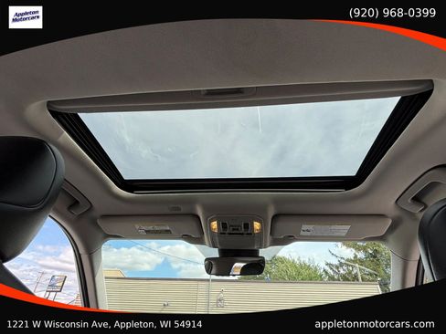 Used 2022 Toyota Highlander XLE AWD/4WD image 20