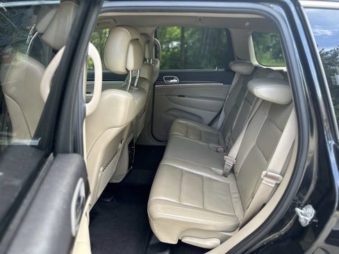 Used 2018 Jeep Grand Cherokee Limited AWD/4WD image 6