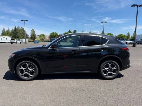 Used 2018 Alfa Romeo Stelvio AWD image 4