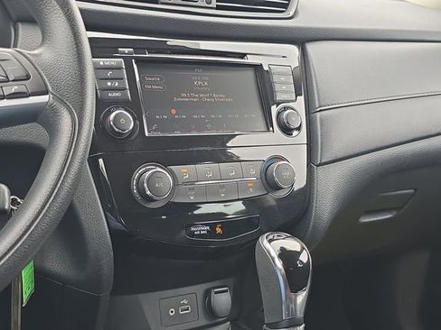 Used 2019 Nissan Rogue S FWD image 14