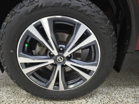 Used 2018 Nissan Rogue SL w/ Premium Package image 29