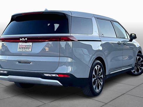 Used 2024 Kia Carnival EX image 13