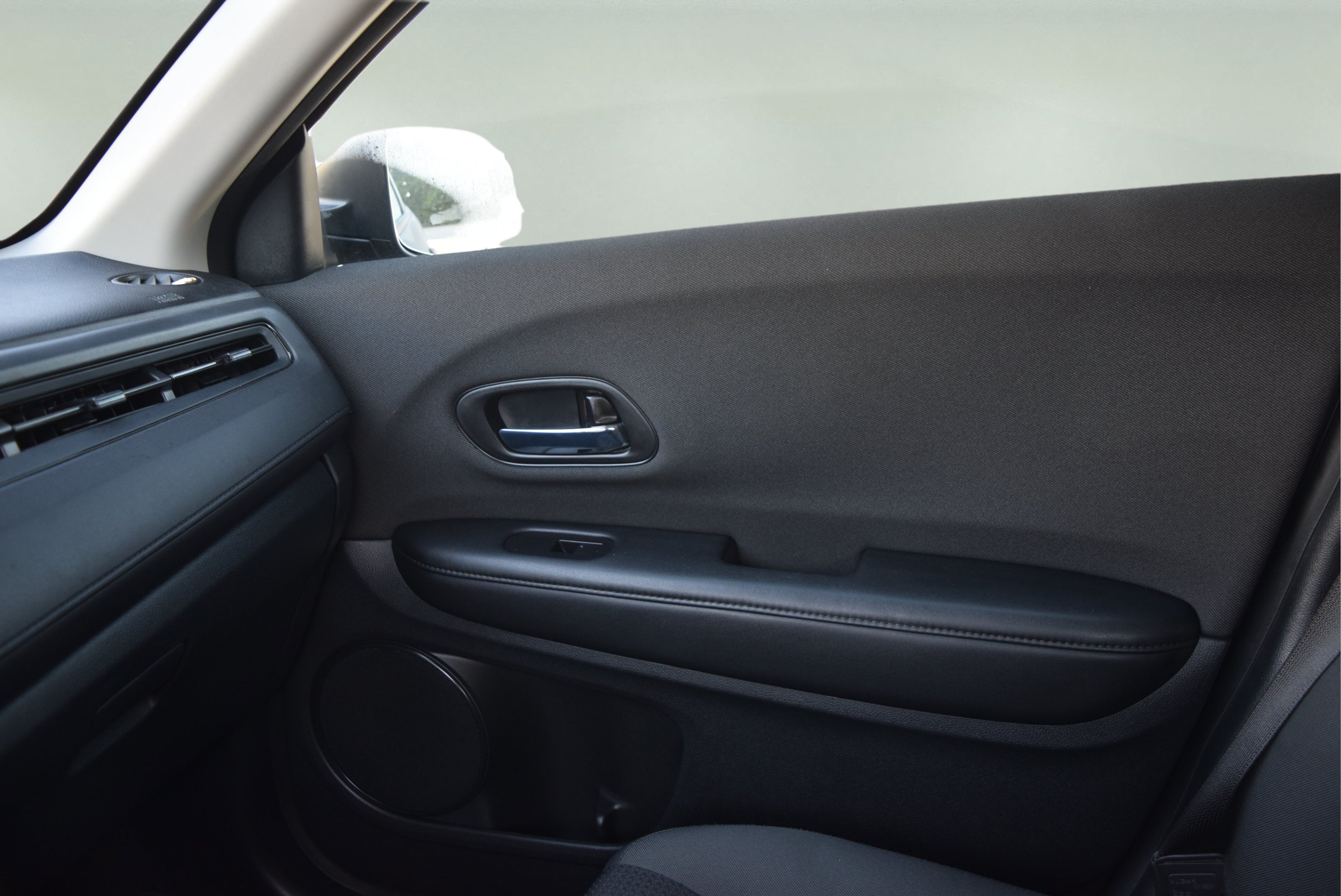 Used 2022 Honda HR-V LX image 17