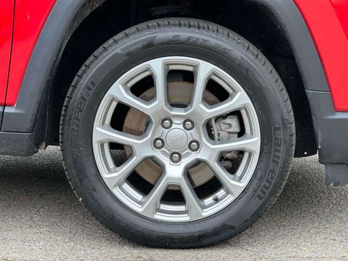 Used 2023 Jeep Compass Latitude w/ Sun and Sound Group AWD/4WD image 7