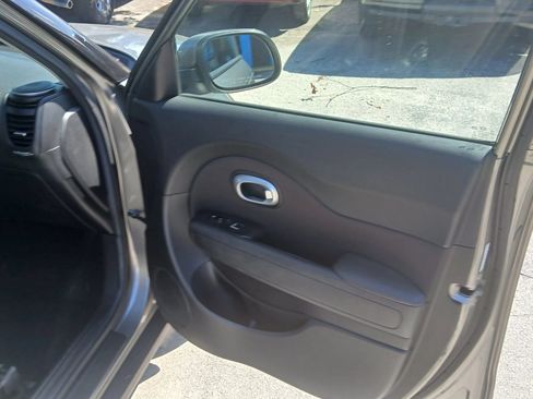 Used 2018 Kia Soul FWD image 22