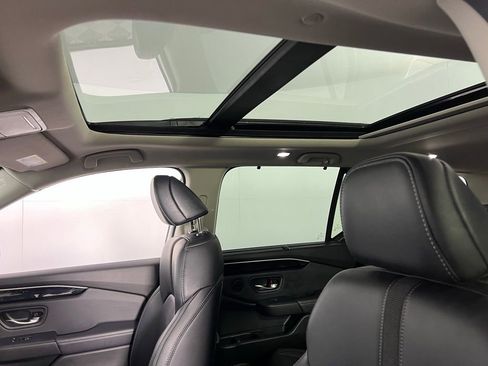 Used 2025 Honda Pilot Touring image 25