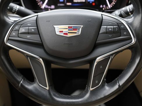 Used 2018 Cadillac XT5 FWD image 18