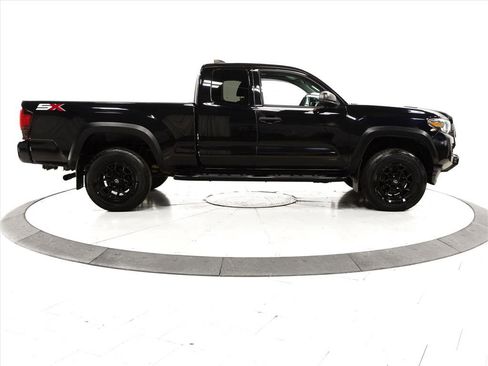 Used 2020 Toyota Tacoma SR w/ SX Package image 11