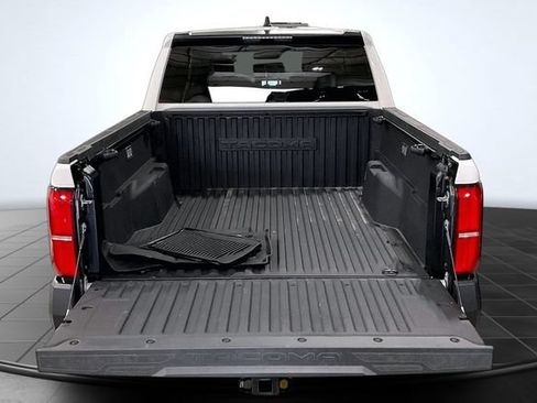 Used 2025 Toyota Tacoma SR w/ SR Upgrade Package AWD/4WD image 18
