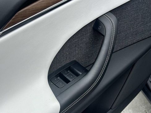 Used 2023 Tesla Model X image 22