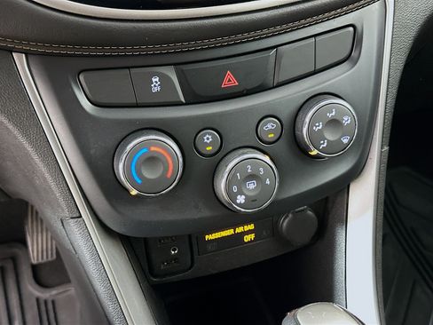 Used 2017 Chevrolet Trax LT w/ LT Convenience Package FWD image 21