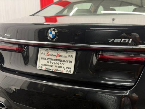 Used 2022 BMW 750i xDrive w/ Executive Package AWD/4WD image 10