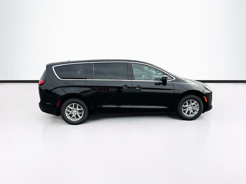 New 2027 Chrysler Pacifica Select FWD image 10