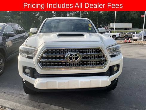 Used 2017 Toyota Tacoma TRD Sport w/ Tow Package (A/T) AWD/4WD image 13