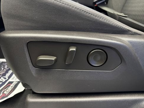 Used 2023 Chevrolet Silverado 1500 RST w/ Z71 Off-Road Package AWD/4WD image 12