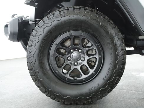 Used 2023 Jeep Wrangler Unlimited Sport image 19