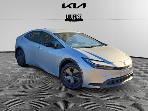 Used 2023 Toyota Prius LE image 1