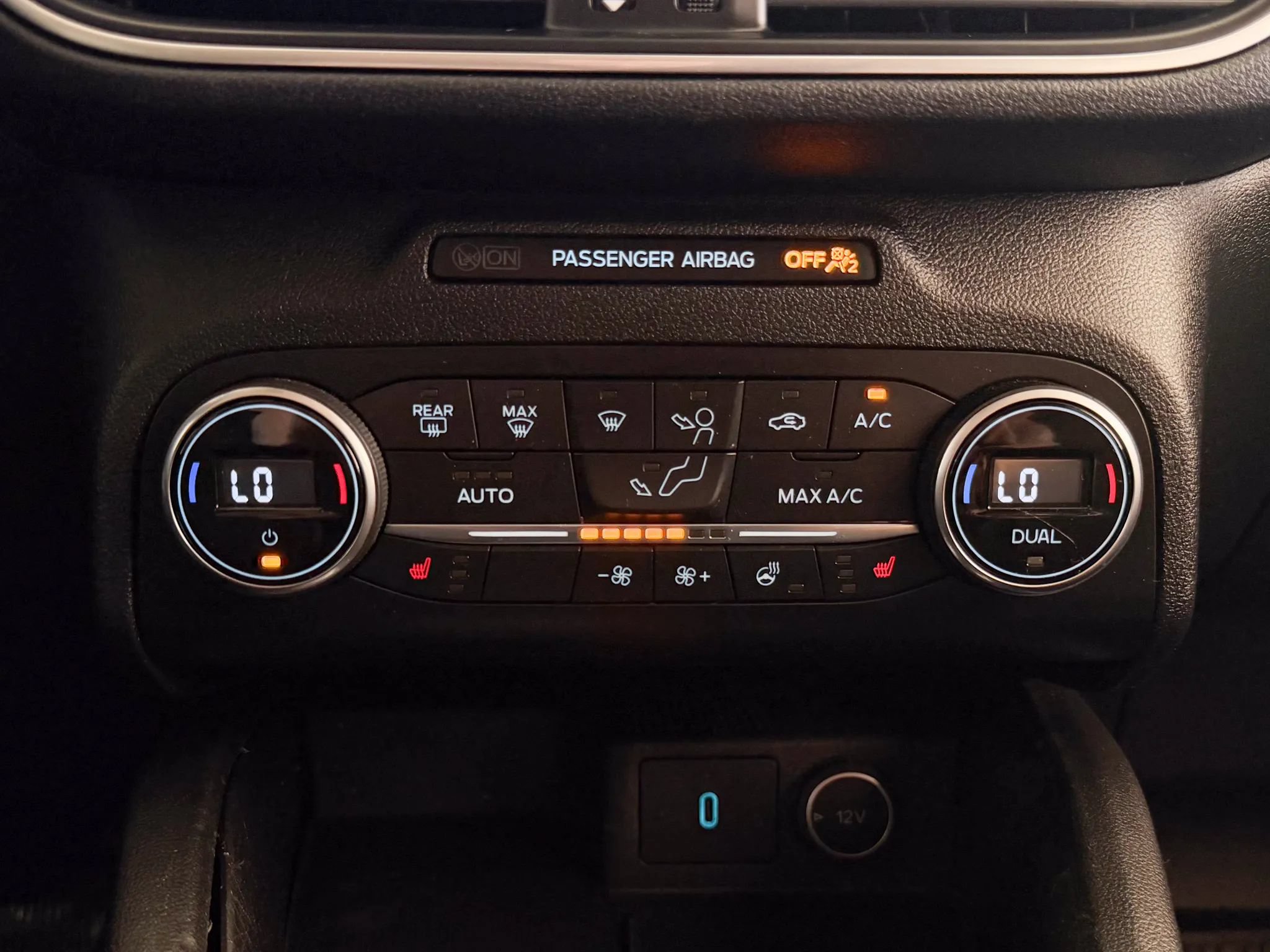 Used 2020 Ford Escape Titanium AWD/4WD image 30