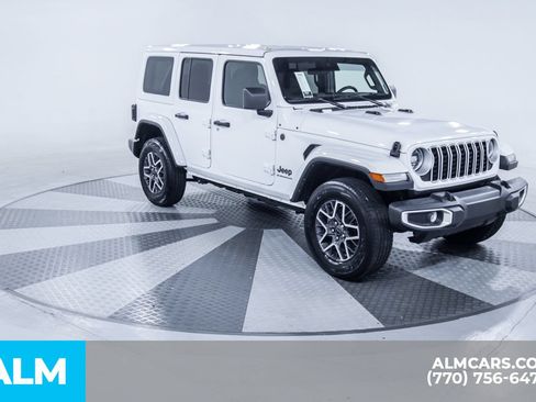 Used 2025 Jeep Wrangler Unlimited Sahara AWD/4WD image 15
