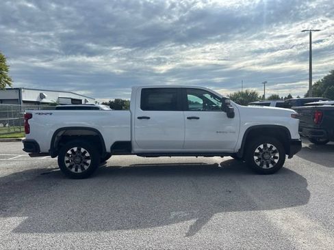 Used 2024 Chevrolet Silverado 2500 Custom w/ Custom Value Package AWD/4WD image 4