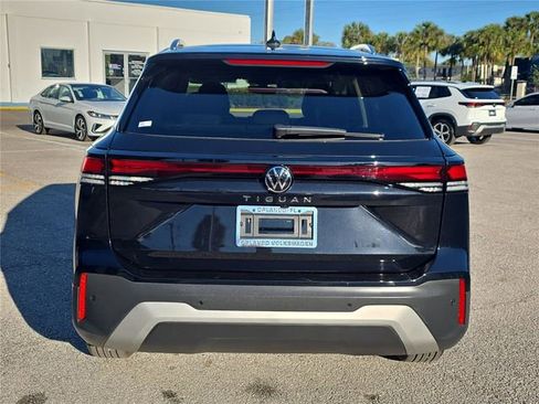 Used 2025 Volkswagen Tiguan S image 4