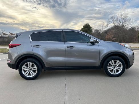Used 2017 Kia Sportage LX image 5