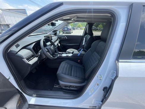 Used 2025 Mitsubishi Outlander SE FWD image 11