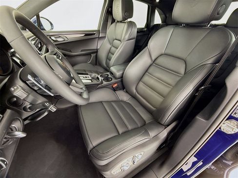 New 2026 Porsche Macan image 5