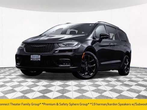 Used 2021 Chrysler Pacifica Limited w/ Uconnect Theater Family Group AWD/4WD image 2