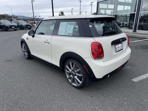 Used 2019 MINI Cooper 2-Door Hardtop image 3