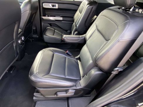 Used 2022 Ford Explorer Limited w/ Equipment Group 301A image 4