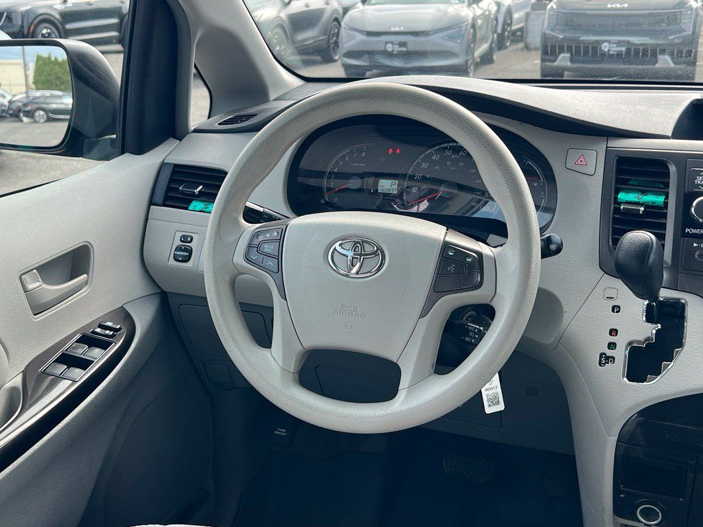 Used 2012 Toyota Sienna LE FWD image 15