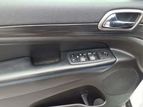 Used 2019 Jeep Grand Cherokee Laredo image 14