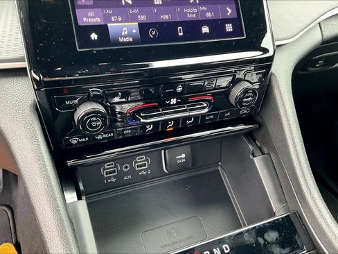 New 2025 Jeep Grand Cherokee Laredo X w/ Luxury Tech Group I image 18