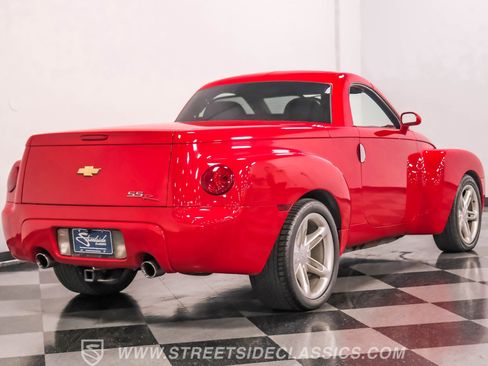 Used 2004 Chevrolet SSR w/ Preferred Equipment Group image 12