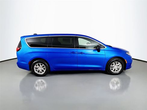 New 2026 Chrysler Pacifica Select image 17