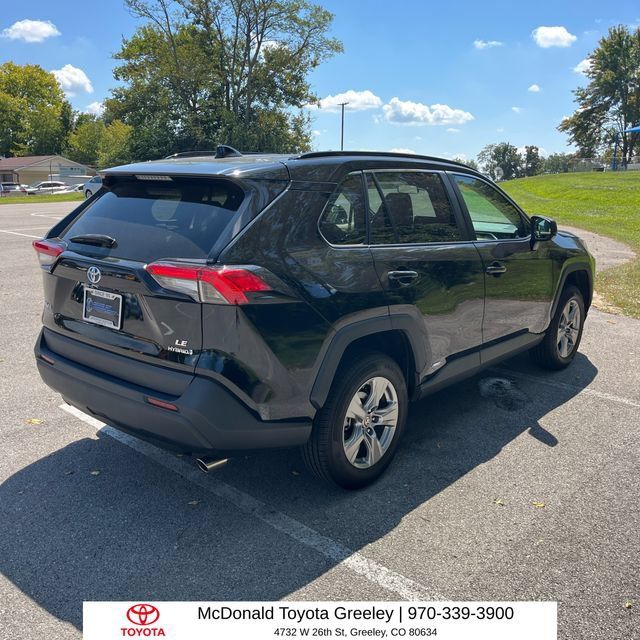 Used 2023 Toyota RAV4 LE AWD/4WD image 3