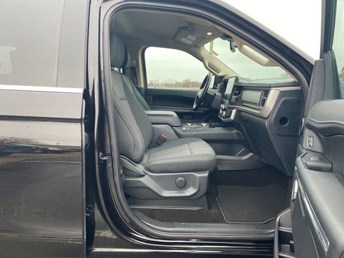 Used 2022 Ford Expedition XLT image 11