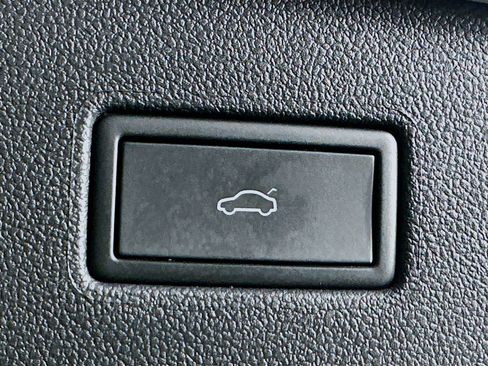 Used 2024 Volkswagen Tiguan Wolfsburg Edition image 29